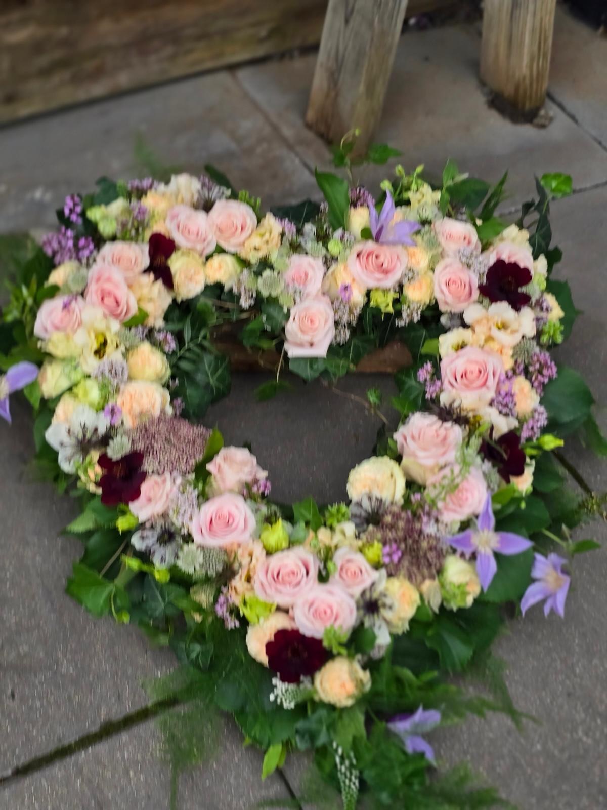 Krans eller blomsterhjärta 3 bunden av Wrights Flora