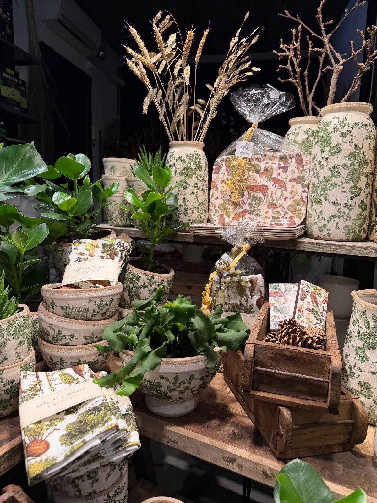 Present och inredning 1 bunden av Wrights Flora